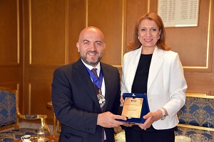 موسى مع رئيسة بلدية تونس سعاد بن عبدالرحيم