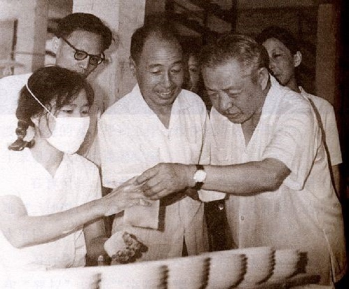 شي تشونغ شيون يتفقد الشركات بمقاطعة قوانغدونغ للاطلاع على إنتاجها وإصلاحاتها